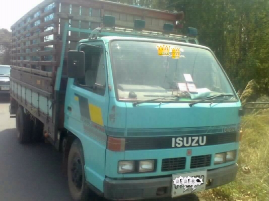 ISUZU NKR 110 HP 4BE1 ปี 36 กระบะเหล็กคอกไม้ยาว 4.30 เมตรสภาพสวยจัด ช่วงล่างคัชซีสวยไม่ดาม เครื่องแห้งแรงดีไม่เยิ้ม หัวเก๋งสีบางเดิมไม่มีผุกร่อน ภายในเก๋งสวยครบ เกียร์สั้น ช่วงล่างเดิมๆ ยาง 7.50 ขอบ 16 สภาพดีพร้อมบรรทุกพร้อมใช้งาน เอกสารทะเบียนภาษีครบพร้อ