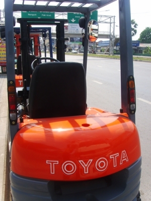 ขาย รถโฟล์คลิฟท์   รถโฟล์คลิฟท์   ยี่ห้อ TOYOTA   รุ่น  6FD15    เครื่อง 1DZ     1.5  ตัน