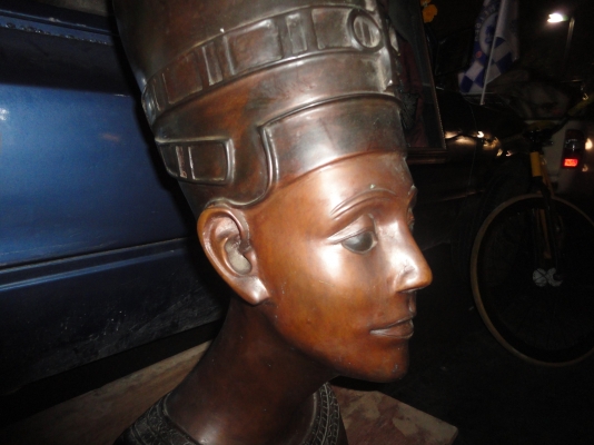 พระนางเนเฟอร์ติติ  ทองเหลือง