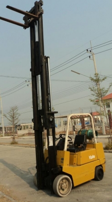 ขายฟอร์คลิฟท์ 1.5 ตัน  เสา 3 ตอน 4.5 เมตรฟลูฟรี เครื่องเกียร์ดีพร้อมใช้ ราคาเบาๆ ครับ 081-3535-948