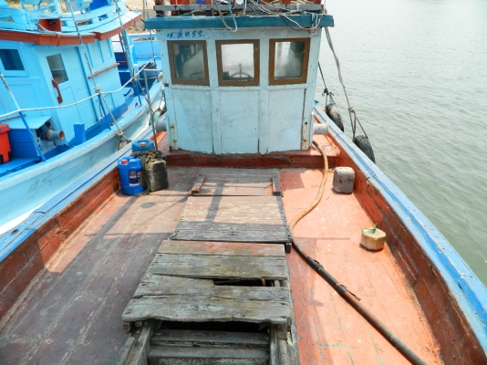 ขายเรือประมง ขนาด 5วากว่า เครื่องยนต์ HINO EH700 6สูบ 175 แรงม้า อยู่ไกล +10000 ค่าส่งเรือ