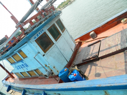 ขายเรือประมง ขนาด 5วากว่า เครื่องยนต์ HINO EH700 6สูบ 175 แรงม้า อยู่ไกล +10000 ค่าส่งเรือ