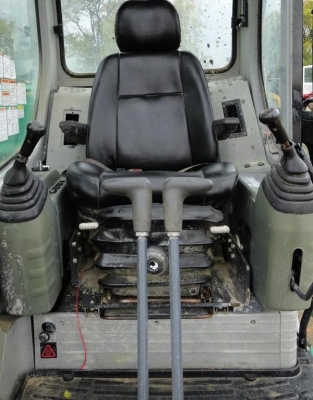 รถขุด KOBELCO  SK135srlc-1E รถนอกนำเข้า ปี2005,2468Hr.รถสวยครับ จะถึงไทยแล้ว สภาพดี ติดต่อ มานะ 085-9049669