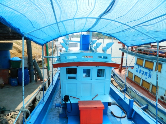 ขายเรือประมง ขนาด 5วากว่า เครื่องยนต์ HINO EH700 6สูบ 175 แรงม้า เรือสวยๆเพิ่งลงจากคาน อยู่ไกล +10,000 ค่าส่งเรือ
