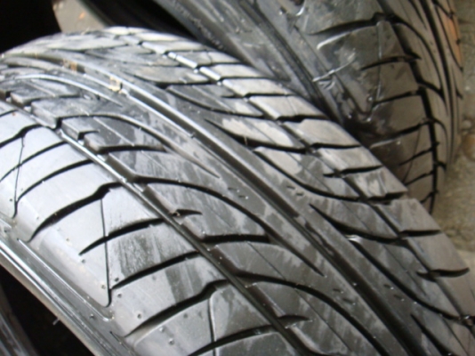 ขายยาง Dunlop LM701 215/65/16 สภาพดี2เส้น