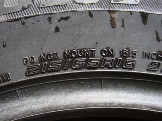 ขายยาง Dunlop LM701 215/65/16 สภาพดี2เส้น