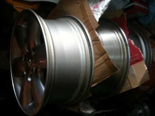 แม๊ก 17  พีรันเนอร์ สภาพสวย ครับ ไม่เคยซ่อม 4 เส้น