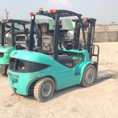 ขายFORKLIFT ISUZU DIESEL 3T. รุ่น FD30T