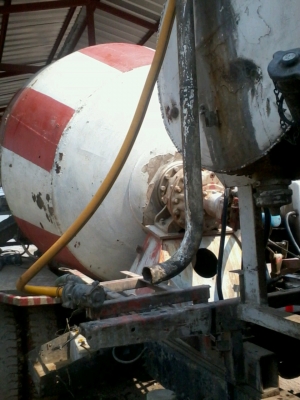 ขายด่วนโม่ปูน 5 คิว พร้อมอุปะกรณ์ ปั้ม คายาบ่า พร้อมใช้งานได้เลยครับ