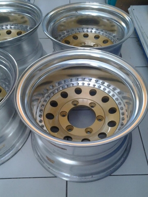 ล้อแม็กหยดน้ำ RAGUNA 2ชิ้น ขอบ15นิ้ว กว้าง11.5นิ้ว ลึก6นิ้ว