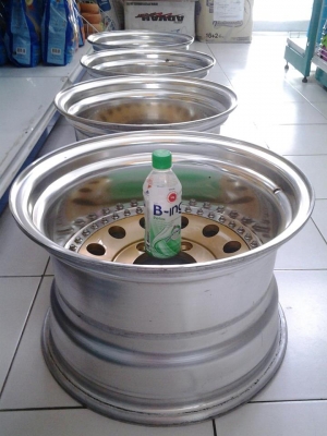 ล้อแม็กหยดน้ำ RAGUNA 2ชิ้น ขอบ15นิ้ว กว้าง11.5นิ้ว ลึก6นิ้ว