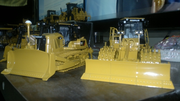 รถ caterpillar 825 H เป็นรถเกรด ล้อหนามคับ สนใจติดต่อสอบถามได้ตลอด 24 ชมคับ รถ caterpillar 825 H เป็นรถเกรด ล้อหนามคับ สนใจติดต่อสอบถามได้ตลอด 24 ชมคับ