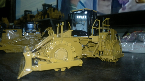 รถ caterpillar 825 H เป็นรถเกรด ล้อหนามคับ สนใจติดต่อสอบถามได้ตลอด 24 ชมคับ รถ caterpillar 825 H เป็นรถเกรด ล้อหนามคับ สนใจติดต่อสอบถามได้ตลอด 24 ชมคับ