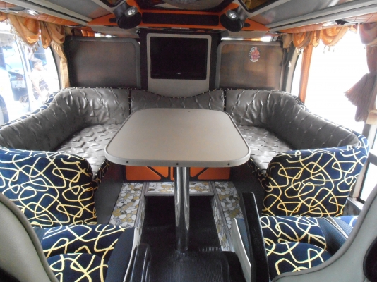 ขายรถบัส Isuzu TXD40 แอร์สองชั้น 8 ล้อ สภาพดี 333 แรงม้า