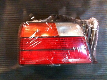 ไฟท้ายของแท้ใส่ BMW E36 นกแก้ว เดิมๆ  ข้างล่ะ 1050สภาพใหม่