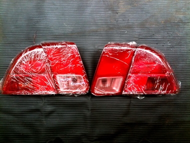 ไฟท้ายฮอนด้า ซีวิค ไดเมนชั่น คู่ล่ะ1600 และมีชิ้นในด้วยครับ ด้านใน ไฟท้ายฮอนด้า ซีวิค ไดเมนชั่น คู่ล่ะ1600 และมีชิ้นในด้วยครับ ด้านใน