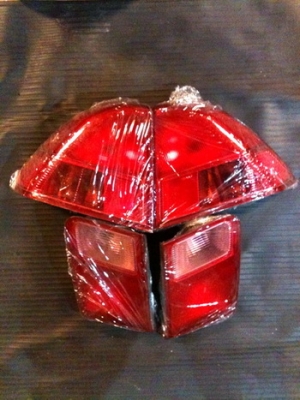 ไฟท้ายฮอนด้า ซีวิค ไดเมนชั่น คู่ล่ะ1600 และมีชิ้นในด้วยครับ ด้านใน