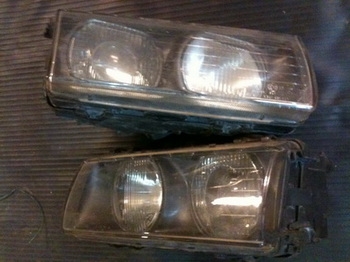 ไฟหน้าบีเอ็มนกแก้ว ขาชำรุด เลนส์ดวงไฟและกระจกใช้งานได้ปกติ