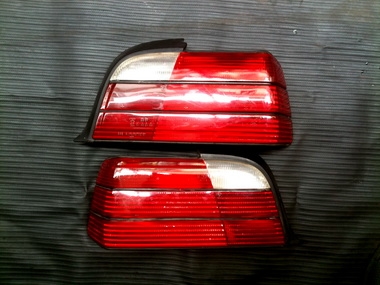 ไฟท้ายของแท้ใส่ BMW E36 คูเป้สองประตู แดงล้วน ไฟท้ายของแท้ใส่ BMW E36 คูเป้สองประตู แดงล้วน
