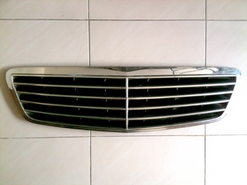 กระจัง หน้าเบนซ์ เอสคลาสก่อนตัวใหม่ ราคา 2000