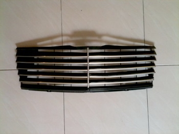 กระจังหน้าเบนซ์ตากลม มี สามตัวครับ กระจังหน้าเบนซ์ตากลม มี สามตัวครับ