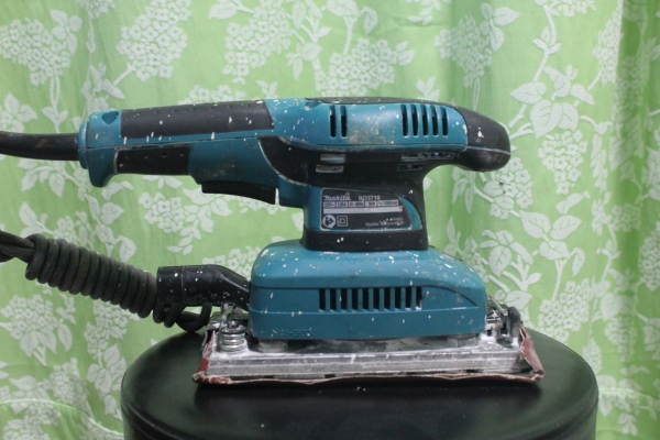 เครื่องขัดกระดาษทราย(สั่น)makita รุ่น BO3710 สภาพเครื่องดีมากครับ