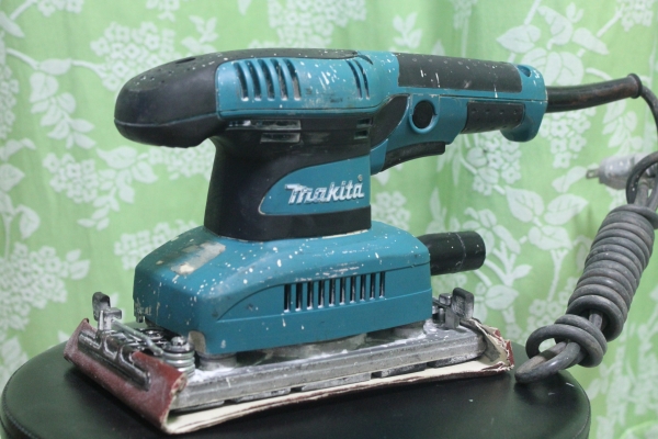 เครื่องขัดกระดาษทราย(สั่น)makita รุ่น BO3710 สภาพเครื่องดีมากครับ