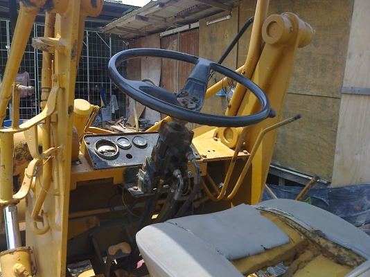 รถตัก6ล้อยางKOMATSU  3ตัน เครื่องISUZU4สูบดีเซล