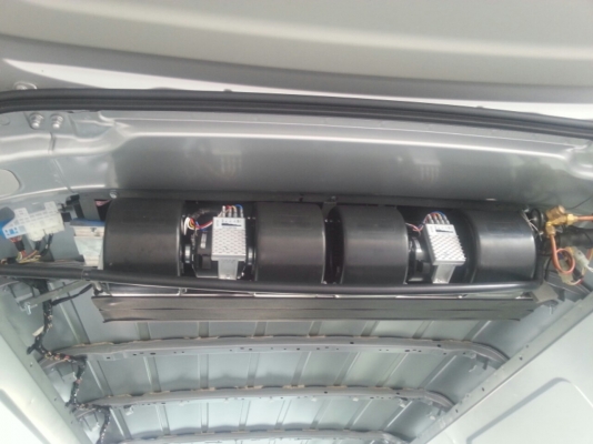 รับจองป้ายแดง รถตู้ TOYOTA Commuter ดีเซลล3000 แต่ง3แถว9ที่นั่งแล้วมีรถเลย