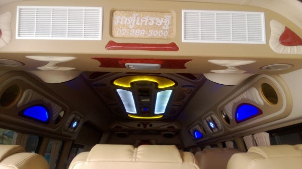 รับจองป้ายแดง รถตู้ TOYOTA Commuter ดีเซลล3000 แต่ง3แถว9ที่นั่งแล้วมีรถเลย รับจองป้ายแดง รถตู้ TOYOTA Commuter ดีเซลล3000 แต่ง3แถว9ที่นั่งแล้วมีรถเลย