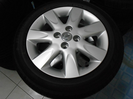 ขายล้อแม็ก Nissan march ขอบ 15 พร้อมยางป้ายแดงปลายปี 12