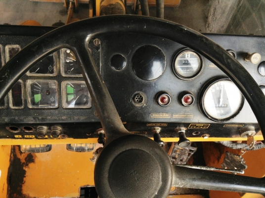 ขายด่วน..รถตัก KOMATSU 510 รุ่นพิเศษ แขนยาว บุ้งกี๋เสริม สวย ๆ เอวอ่อน รถสวย ตักแรง ตักไว ได้งานมาก ประหยัดน้ำมัน.