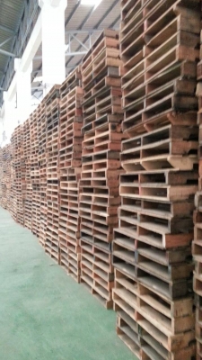 ขายเหมา พาเลทไม้ สภาพดี ขาเว้า ขนาด 100x120 ซ.ม. มี 4,000 ตัว ราคา ไม่แพง สนใจคุยได้ครับ
