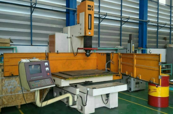 CNC EDM DAE HAN ขนาดใหญ่มาก ขนาดแท้ง 1,800*1,200 มม. ขนาดโต๊ะงาน 1,200*800 มม. ปี 2012