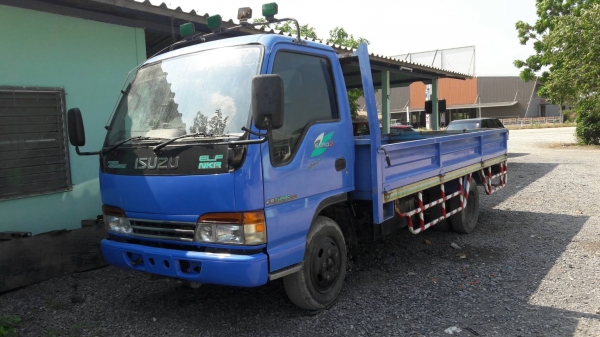 รถบรรทุก 6 ล้อ ISUZU ปี53 รุ่นNKR เครื่อง 120 แรง ยาว  4.20 เมตร รถใช้น้ำมัน ราคา 290,000 บ.