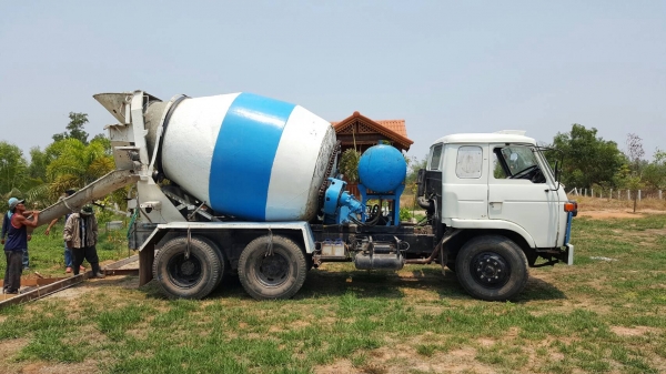 ขาย รถโม่ปูน แบบโม่โซ่ 5 คิว UD 2 เพลา เครื่อง V8 280 แรงม้า เกียร์ใหญ่ คัสซีสวยตลอดเส้น รถใช้งานอยู่ประจำ เอกสารเล่มทะเบียนพร้อมโอน