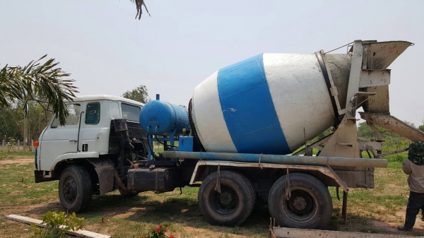 ขาย รถโม่ปูน แบบโม่โซ่ 5 คิว UD 2 เพลา เครื่อง V8 280 แรงม้า เกียร์ใหญ่ คัสซีสวยตลอดเส้น รถใช้งานอยู่ประจำ เอกสารเล่มทะเบียนพร้อมโอน