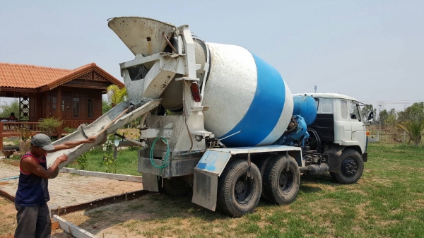 ขาย รถโม่ปูน แบบโม่โซ่ 5 คิว UD 2 เพลา เครื่อง V8 280 แรงม้า เกียร์ใหญ่ คัสซีสวยตลอดเส้น รถใช้งานอยู่ประจำ เอกสารเล่มทะเบียนพร้อมโอน