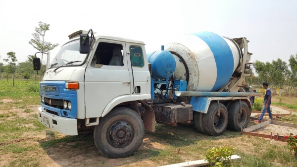 ขาย รถโม่ปูน แบบโม่โซ่ 5 คิว UD 2 เพลา เครื่อง V8 280 แรงม้า เกียร์ใหญ่ คัสซีสวยตลอดเส้น รถใช้งานอยู่ประจำ เอกสารเล่มทะเบียนพร้อมโอน