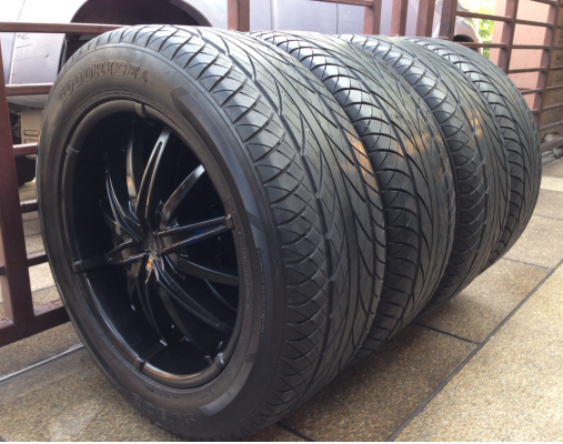 ล้อแท้ USA ขอบ20 พร้อมยาง 275 55 20 กลางปี12 ดอกเต็ม ใช้ยาว ราคาไม่แพง