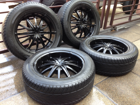 ล้อแท้ USA ขอบ20 พร้อมยาง 275 55 20 กลางปี12 ดอกเต็ม ใช้ยาว ราคาไม่แพง