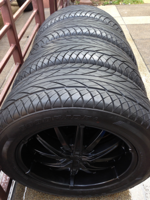 ล้อแท้ USA ขอบ20 พร้อมยาง 275 55 20 กลางปี12 ดอกเต็ม ใช้ยาว ราคาไม่แพง