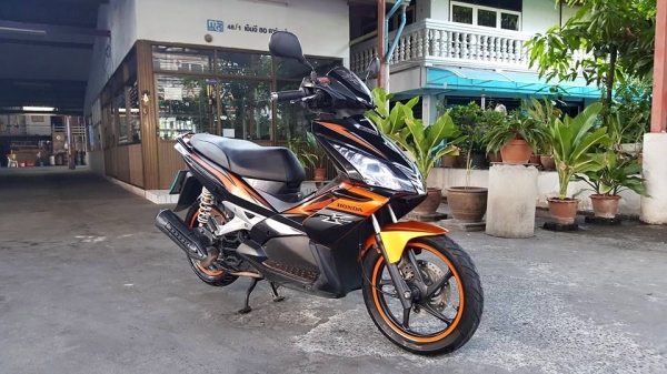 HONDA AIRBLADE-i NEW 110 CC รุ่น TOP COMBI BRAKE หัวฉีด ฟรีค่าโอน