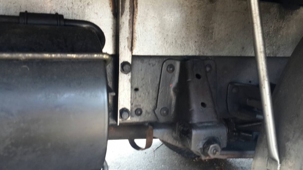 รถอีซูซู 6 ล้อ ( ไม่ดั้ม ) NKR 88 แรงม้า.    สนใจติดต่อ  081 - 6079515