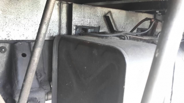 รถอีซูซู 6 ล้อ ( ไม่ดั้ม ) NKR 88 แรงม้า.    สนใจติดต่อ  081 - 6079515