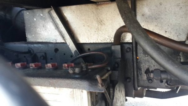 รถอีซูซู 6 ล้อ ( ไม่ดั้ม ) NKR 88 แรงม้า.    สนใจติดต่อ  081 - 6079515