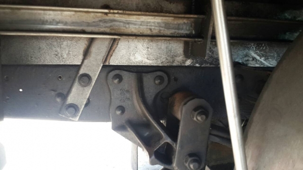 รถอีซูซู 6 ล้อ ( ไม่ดั้ม ) NKR 88 แรงม้า.    สนใจติดต่อ  081 - 6079515