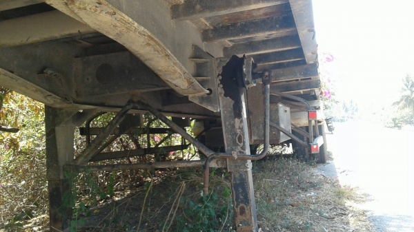 ขายหาง พื้นเรียบ สามมิต 3 เพลา. แท้  ปี 53.    สนใจติดต่อ  081 - 6079515