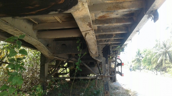 ขายหาง พื้นเรียบ สามมิต 3 เพลา. แท้  ปี 53.    สนใจติดต่อ  081 - 6079515