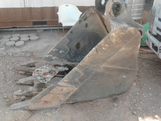 รถแบคโฮ  CAT  320B.    สนใจติดต่อ   081 - 6079515